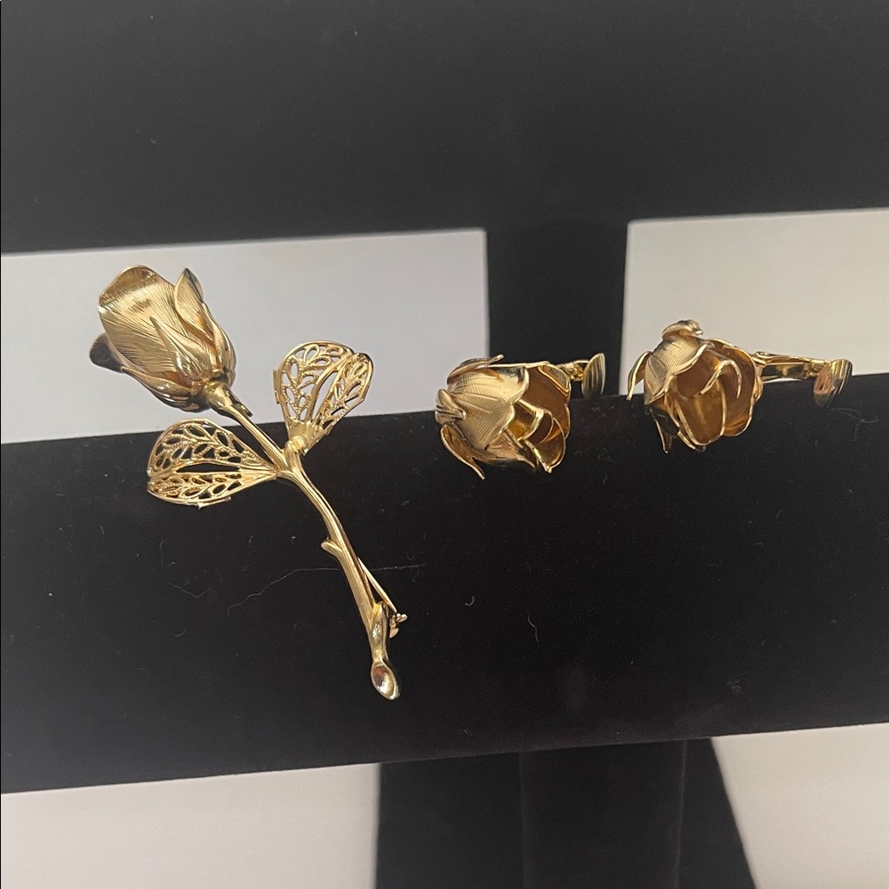Vintage Gold tone Rose Jewelry Set